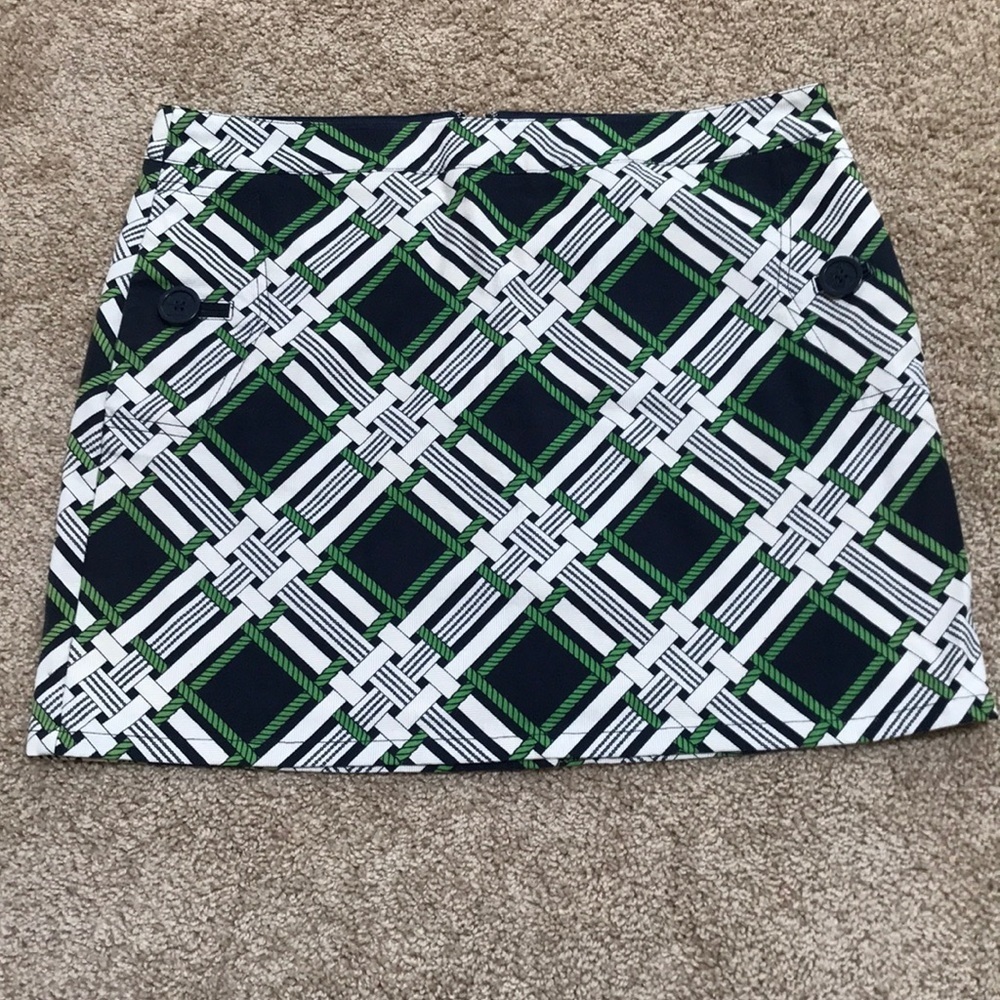 Vineyard Vines size 4, Navy multi mini skirt